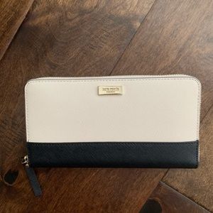 NWOT Kate Spade Zip Around Neda Wallet